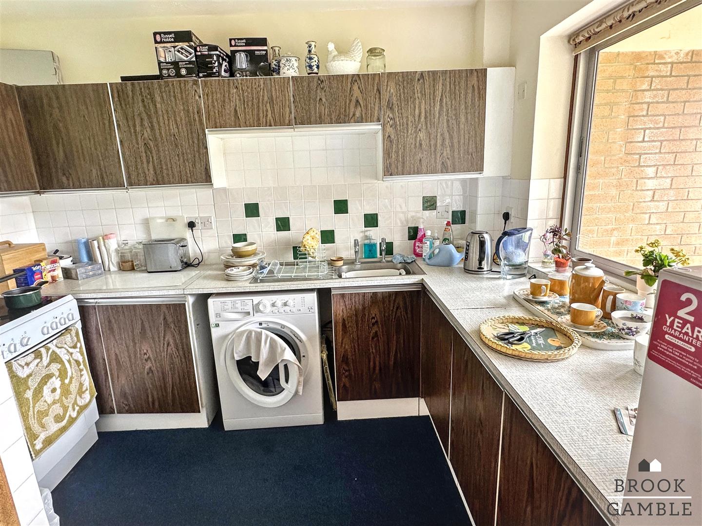 3 Bedroom Flat. St. Johns Road in Eastbourne,  8